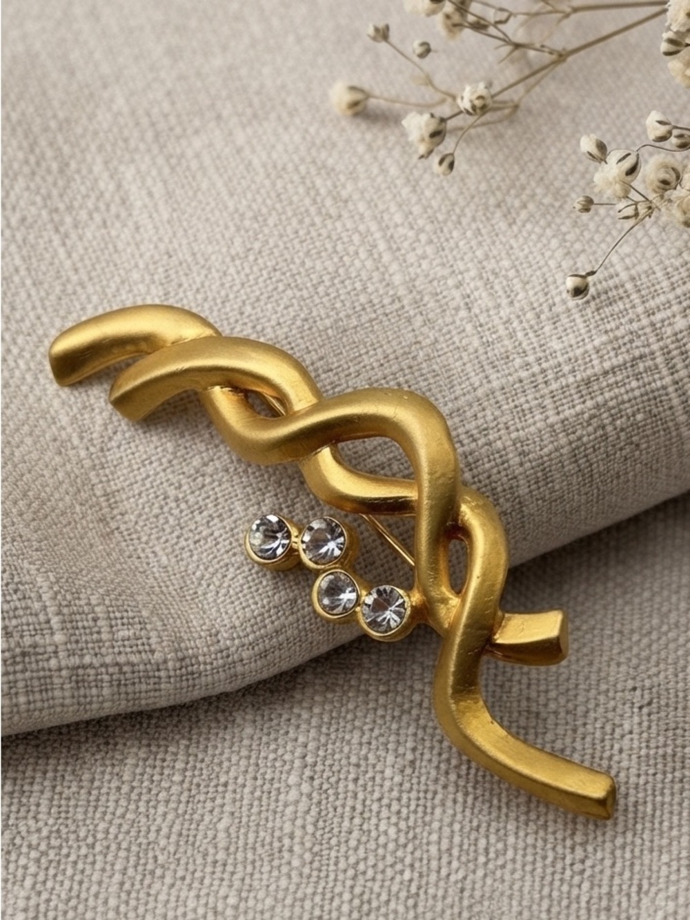 80s Modernist Matte Gold Abstract Ribbon Wave Brooch with Rhinestones